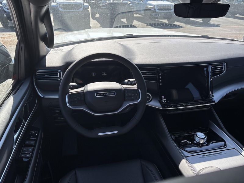 2026 Jeep Grand Wagoneer Limited Altitude 4x4Image 30
