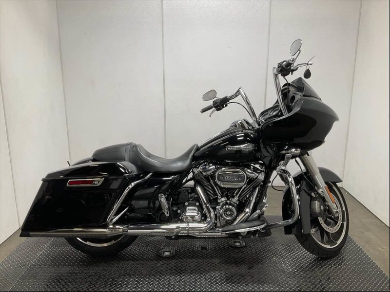 2022 Harley-Davidson Road Glide in a Black exterior color. BMW Motorcycles of Temecula – Southern California (951) 506-6903 bmwmotorcyclesoftemecula.com 