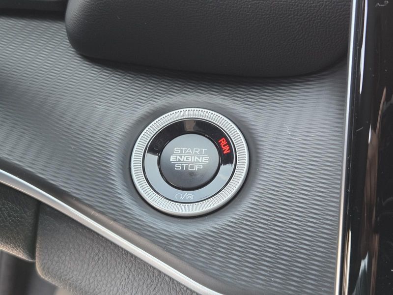 New 2026 Jeep Grand Cherokee L Laredo 4x2