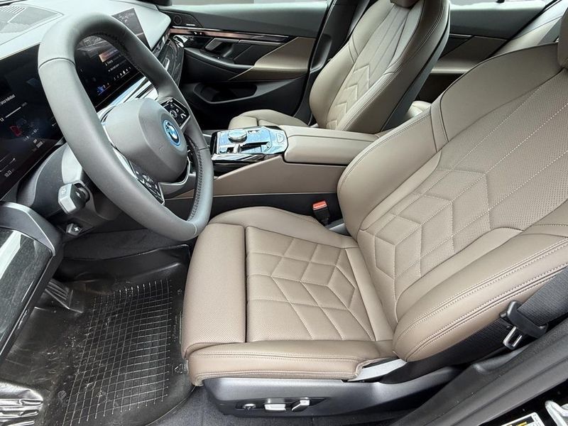 2025 BMW i5 eDrive40Image 19