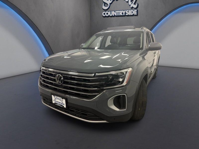 Used 2025 Volkswagen Atlas SE AWD w/Technology & SunroofImage 8