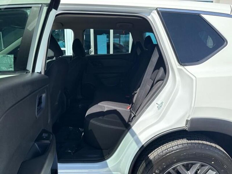 2024 Nissan Rogue S photo 19