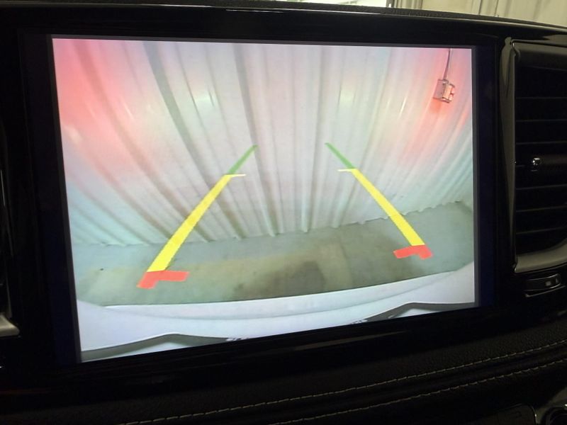 Used 2024 Chrysler Pacifica Touring LImage 13