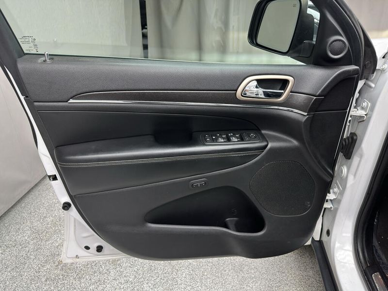 Used 2017 Jeep Grand Cherokee LimitedImage 8