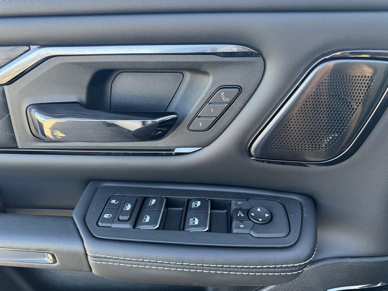 2025 RAM 1500 LimitedImage 17
