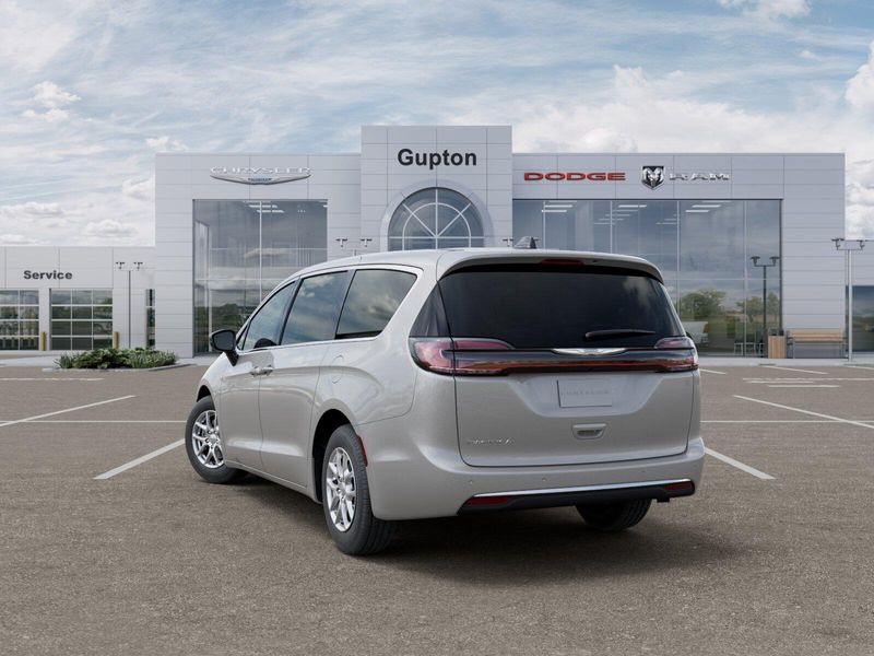 New 2026 Chrysler Pacifica SelectImage 37