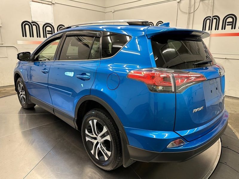 2018 Toyota RAV4 LEImage 12