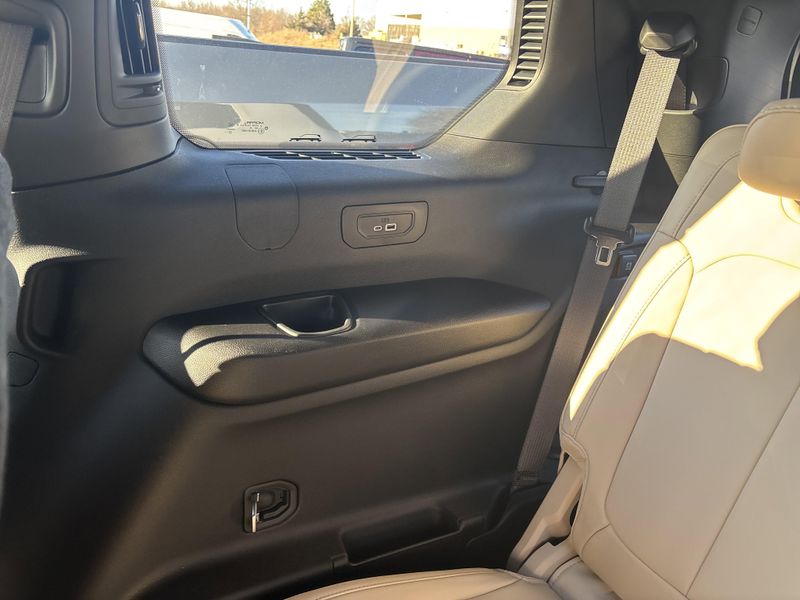 New 2025 Jeep Grand Cherokee L Limited 4x4Image 21