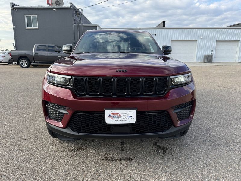 2024 Jeep Grand Cherokee Altitude XImage 3