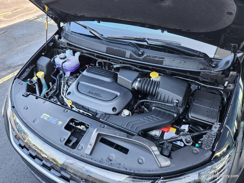 New 2027 Chrysler Pacifica Select
