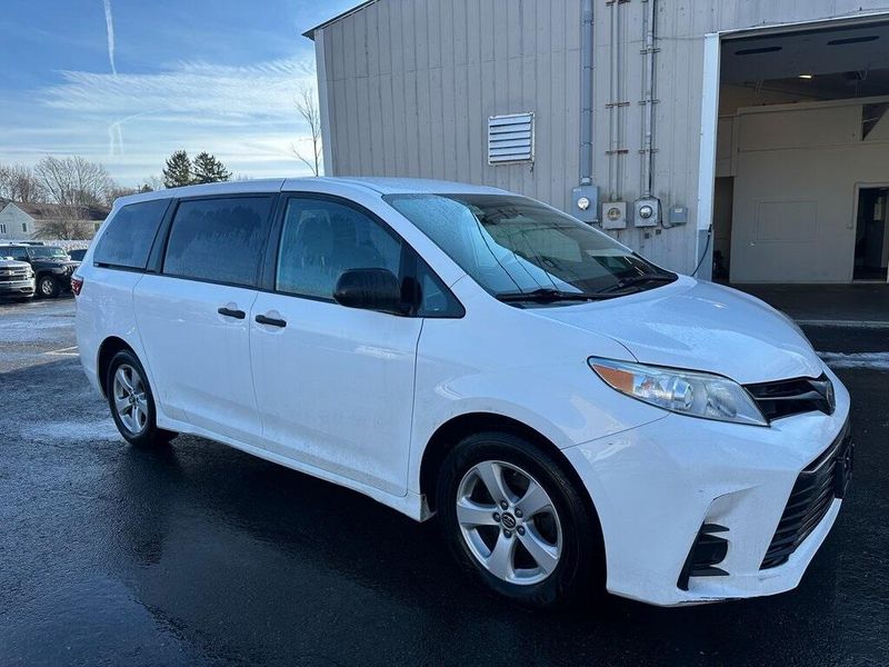 2019 Toyota Sienna LImage 1