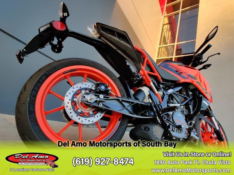 2023 KTM 200 DUKE  in a ORANGE exterior color. Del Amo Motorsports of South Bay (619) 547-1937 delamomotorsports.com 