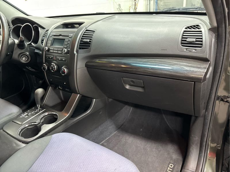 2012 Kia Sorento LX photo 25
