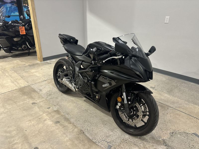 Used 2025 Yamaha YZF-R7 Image 10