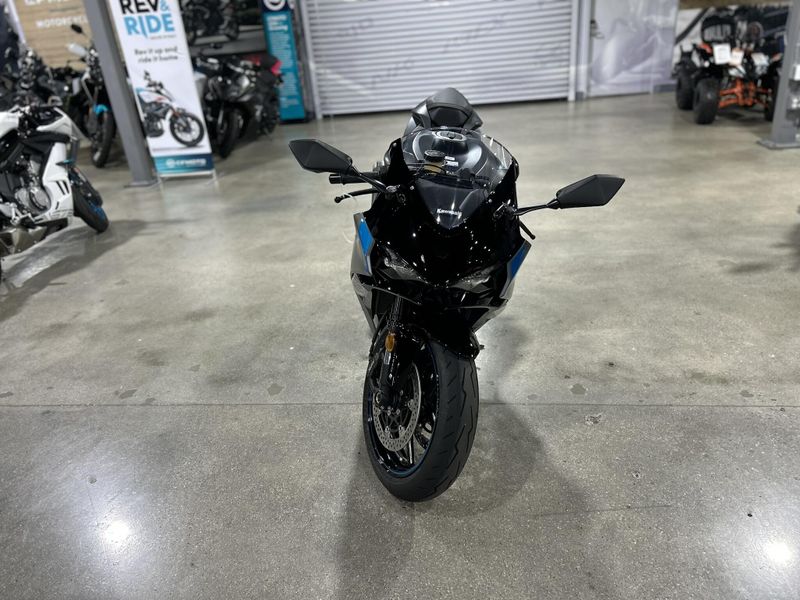 Used 2025 Kawasaki NINJA ZX-6R ABS Image 16