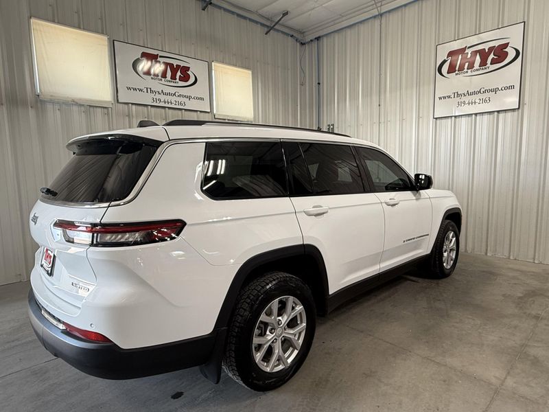 Used 2023 Jeep Grand Cherokee L LimitedImage 3