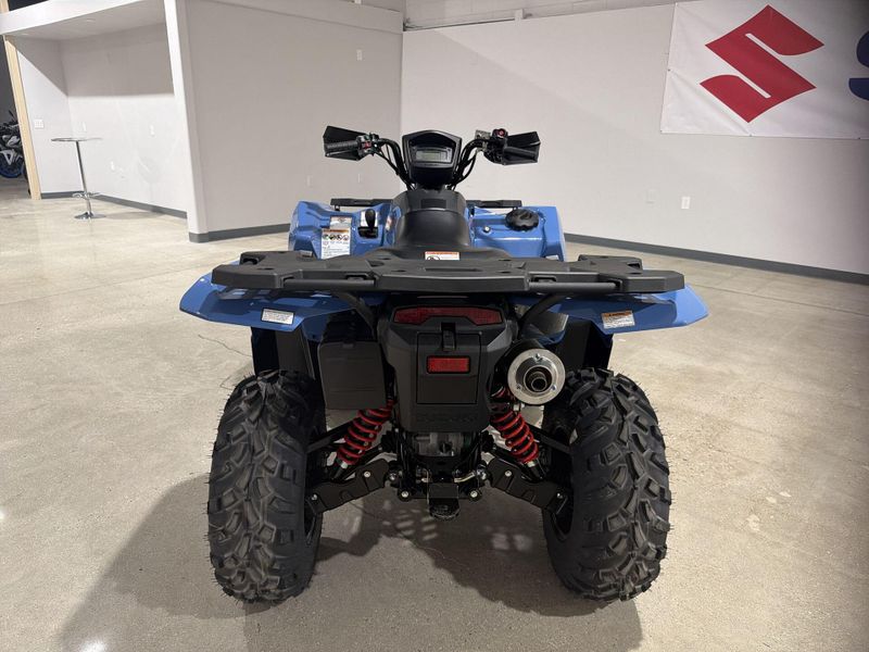 New 2025 Suzuki KINGQUAD 500 AXI POWER STEERING SE  in a BLUE exterior color. Victorville Del Amo Motorsports 760-241-7387 delamomotorsportsofvictorville.com 