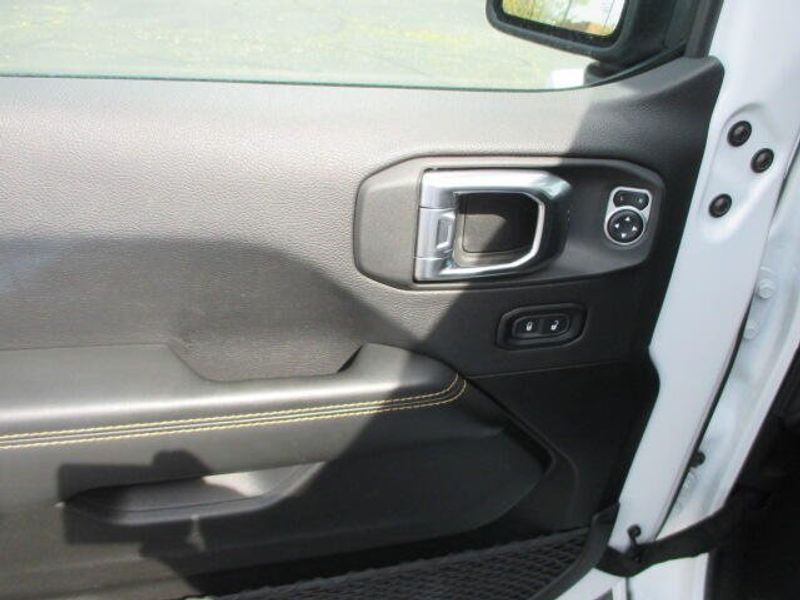 Used 2025 Jeep Wrangler SaharaImage 17