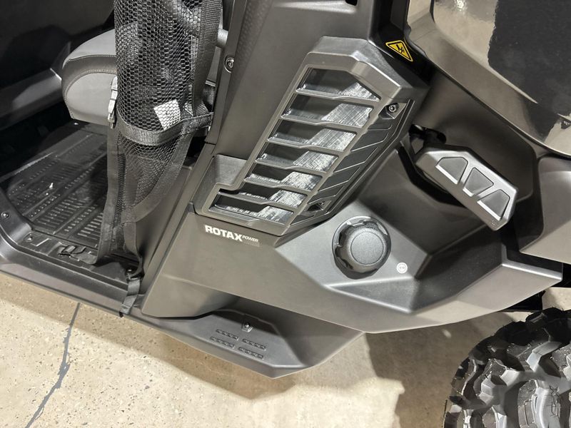 New 2026 Can-Am DEFENDER MAX XT HD11 WITH 10.25 IN. INFOTAINMENT Image 20