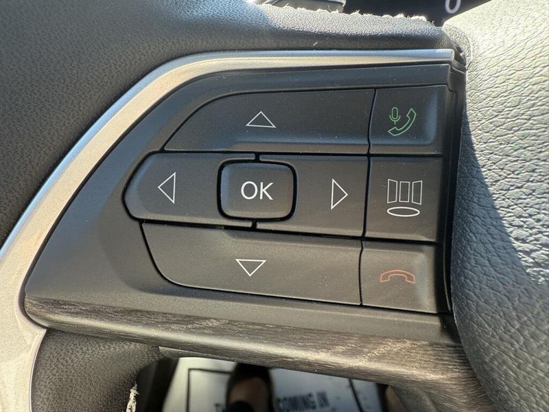 2025 Jeep Grand Cherokee Limited photo 13