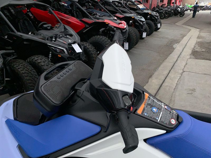 New 2025 Sea-Doo SPARK FOR 3 90 CONVENIENCE PACKAGE (SOUND SYSTEM) Image 14