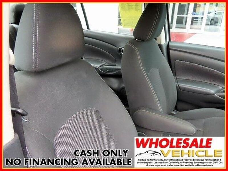 2018 Nissan Versa 1.6 SVImage 9