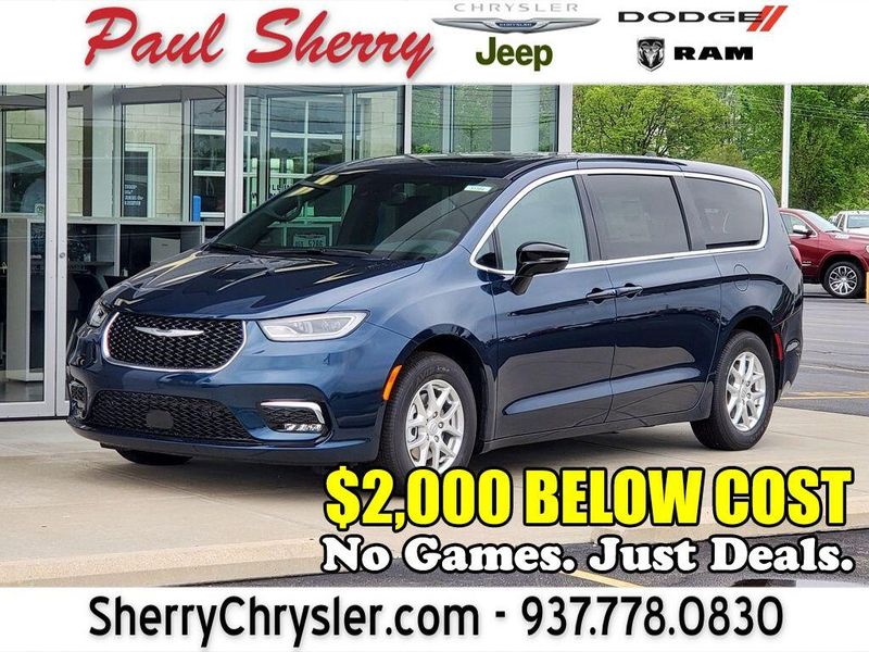 New 2025 Chrysler Pacifica SelectImage 1