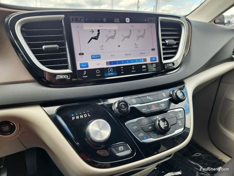 Used 2022 Chrysler Voyager LXImage 42