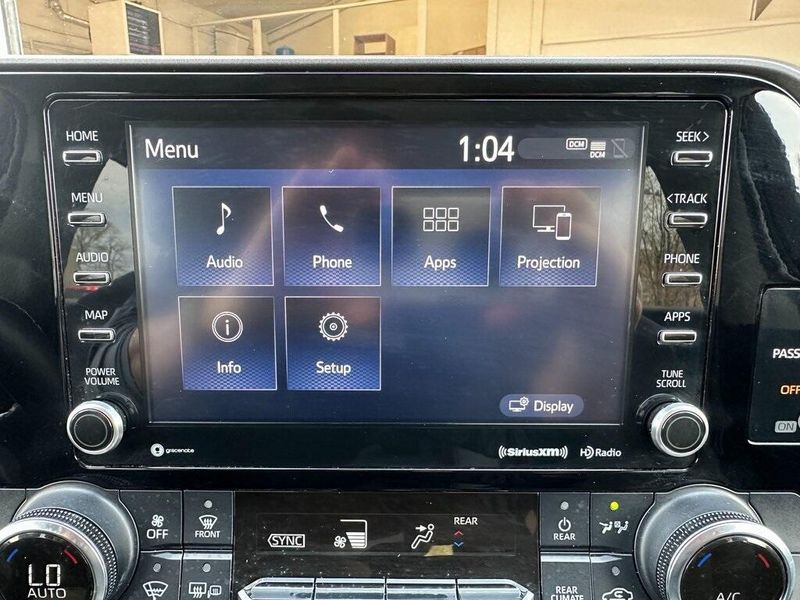 2022 Toyota Highlander LEImage 4