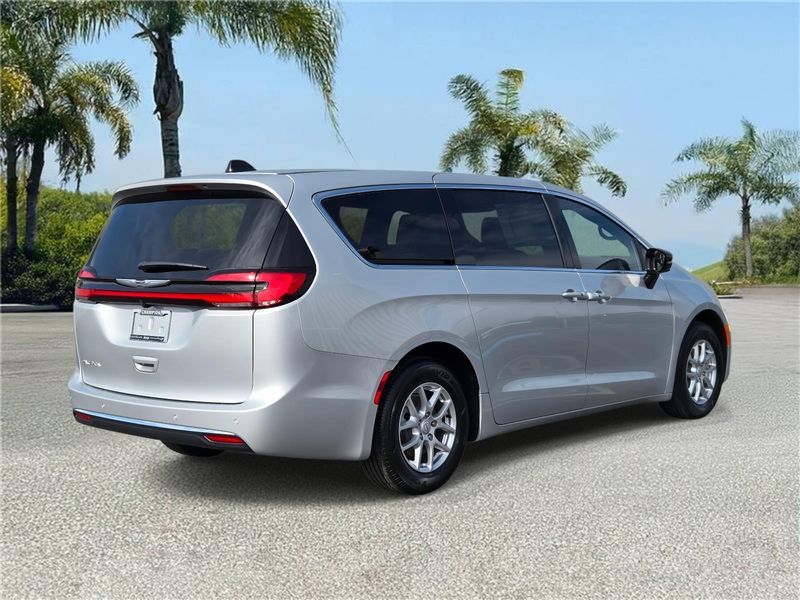 New 2026 Chrysler Pacifica Select FWD