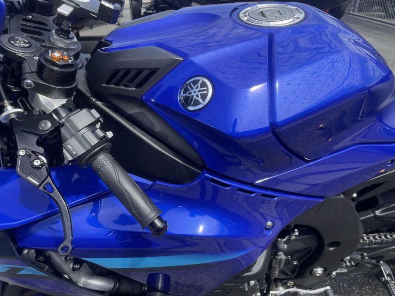Used 2024 Yamaha YZF-R1 Image 18
