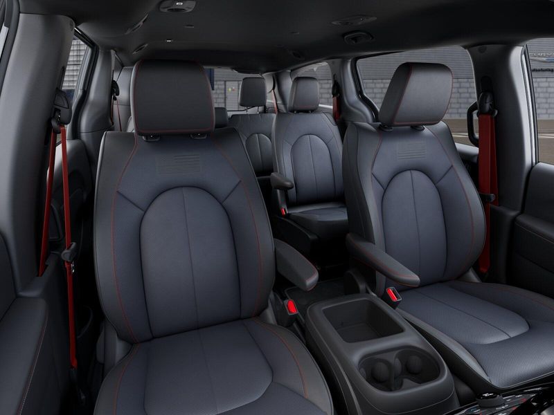 New 2027 Chrysler Pacifica SelectImage 9