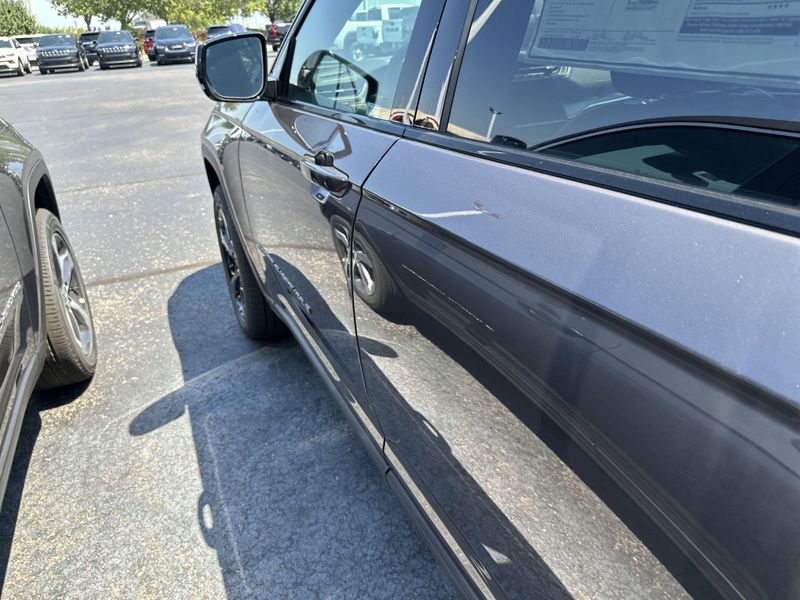 New 2025 Jeep Grand Cherokee L Limited 4x4Image 11