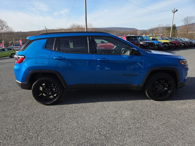 2026 Jeep Compass Latitude Altitude photo 2