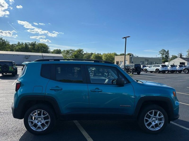 2022 Jeep Renegade Latitude photo 4