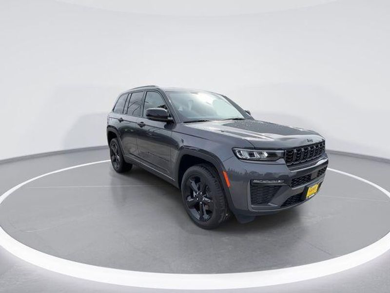 New 2026 Jeep Grand Cherokee Limited 4x2Image 2