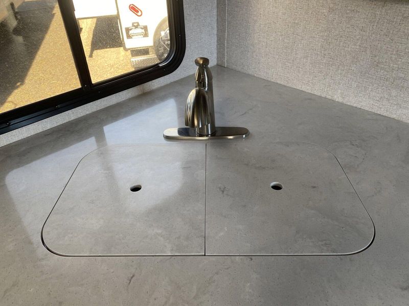 New 2025 DESERT FOX 27FS Image 15