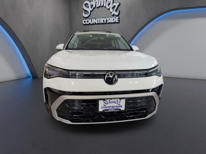 Used 2025 Volkswagen Taos SEL AWD w/Sunroof/NavImage 2