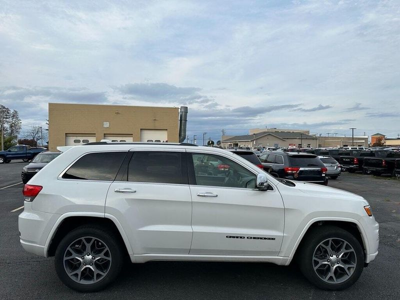 2019 Jeep Grand Cherokee OverlandImage 13