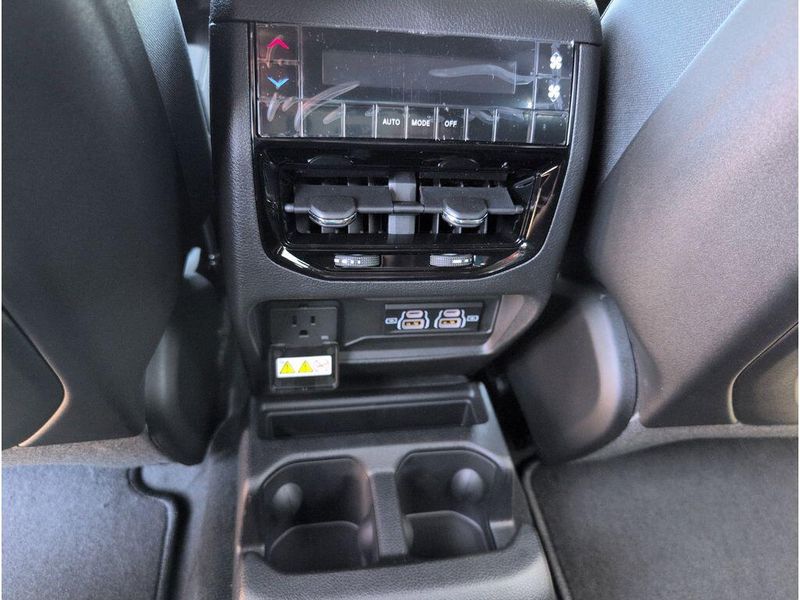 New 2026 Jeep Grand Cherokee L Laredo X 4x2Image 35