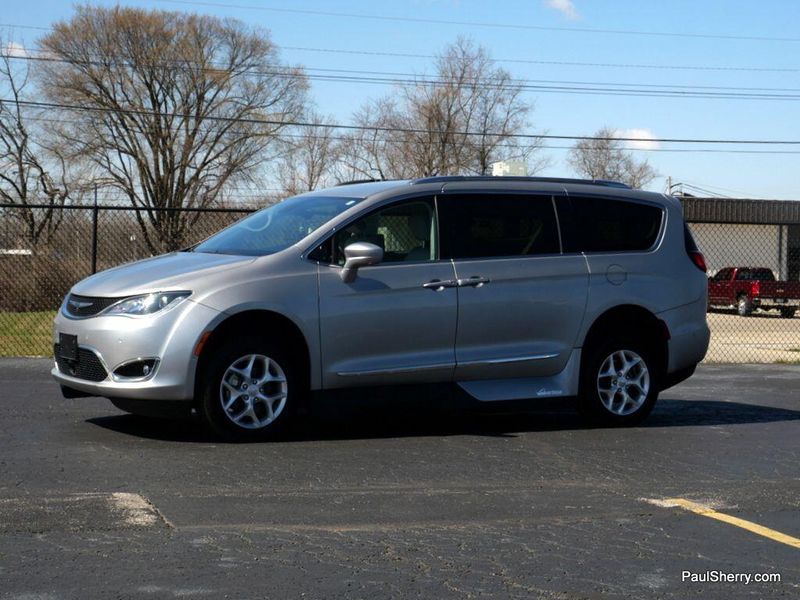 2017 Chrysler Pacifica Touring-L PlusImage 17