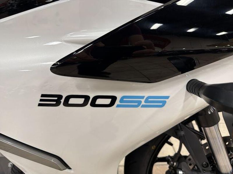 New 2025 CFMOTO 300SS Image 26