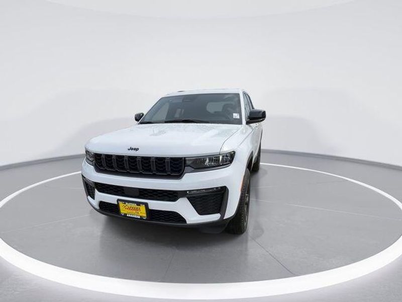 New 2026 Jeep Grand Cherokee Limited 4x2Image 3