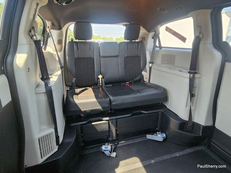 Used 2019 Dodge Grand Caravan SXTImage 4