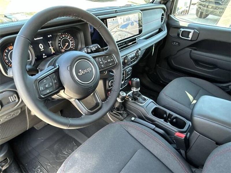 New 2025 Jeep Wrangler 4-door RubiconImage 15