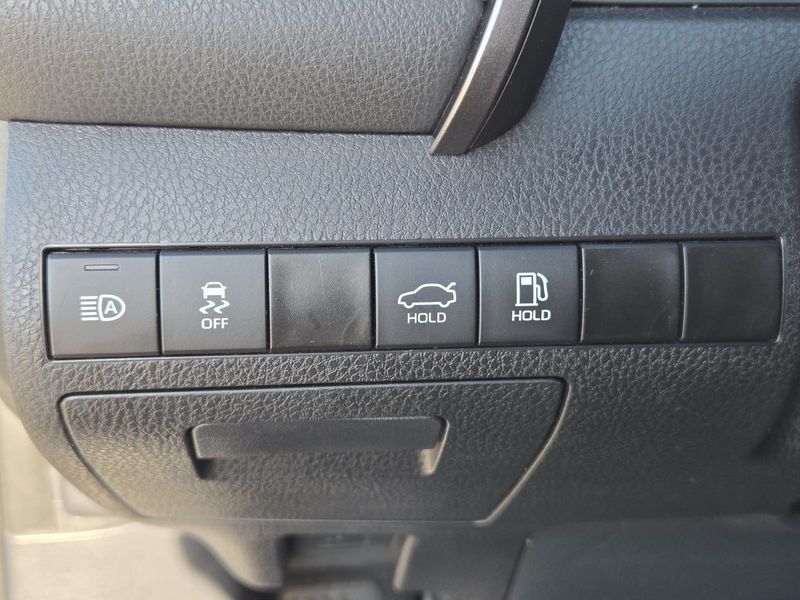 Used 2023 Toyota Camry SE Auto (Natl)