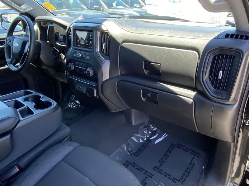 Used 2022 Chevrolet Silverado 1500 CustomImage 9