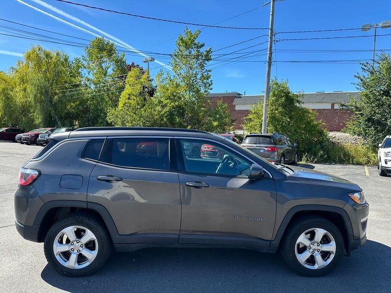 2019 Jeep Compass Latitude photo 4