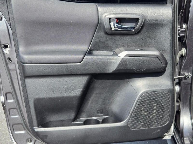 Used 2019 Toyota Tacoma TRD Off Road Double Cab 5' Bed V6 AT (Natl)