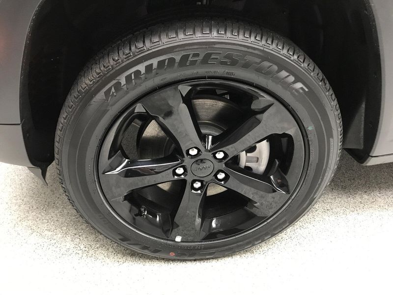 2025 Jeep Grand Cherokee Altitude photo 2